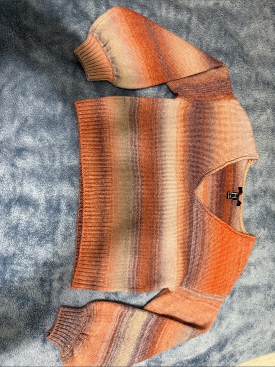 Forever 21 Sweaters - Forever 21 Orange, Cream & Brown Ombre V-Neck Sweater